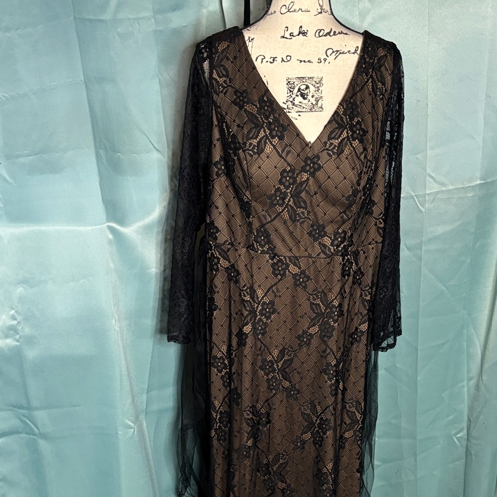 SHEIN Curve Floor Length Gothic Lace Dress